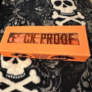 🆕 Jeffree Star ⭐️ F*CK PROOF MASCARA [Pricked Collection] • Brown 🤎